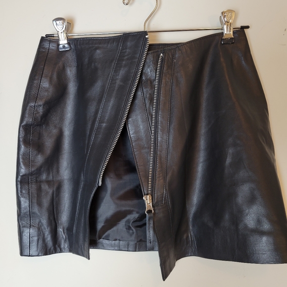 ❣️SALE MUST GO❣️LEATHER CULT MINI SKIRT - Picture 7 of 9